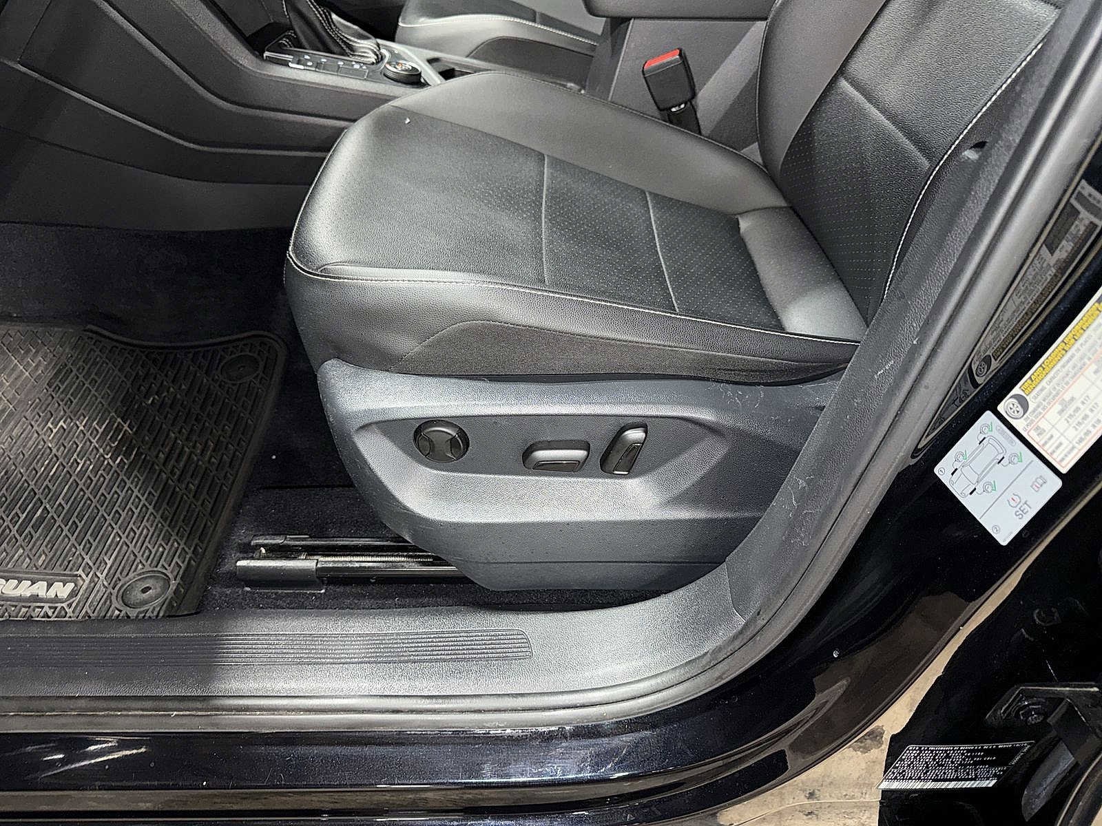 Thumbnail: 2021 Volkswagen Tiguan - 24