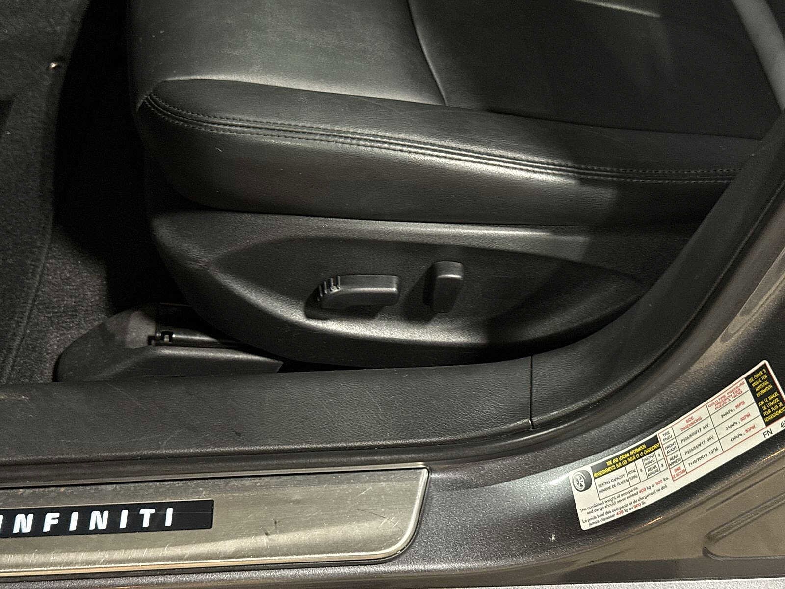 Thumbnail: 2015 INFINITI Q50 - 24