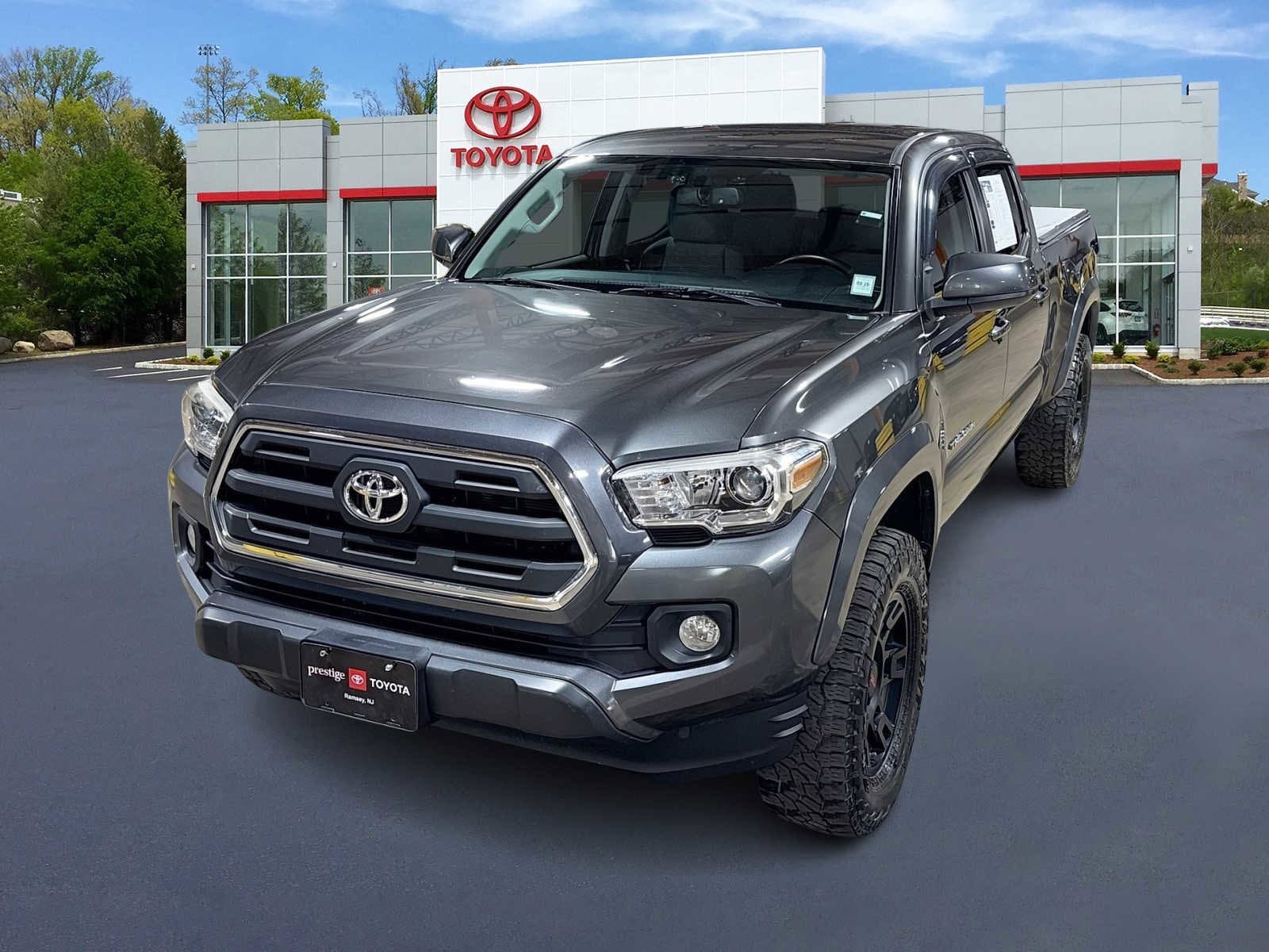 2016 Toyota Tacoma SR5's photo