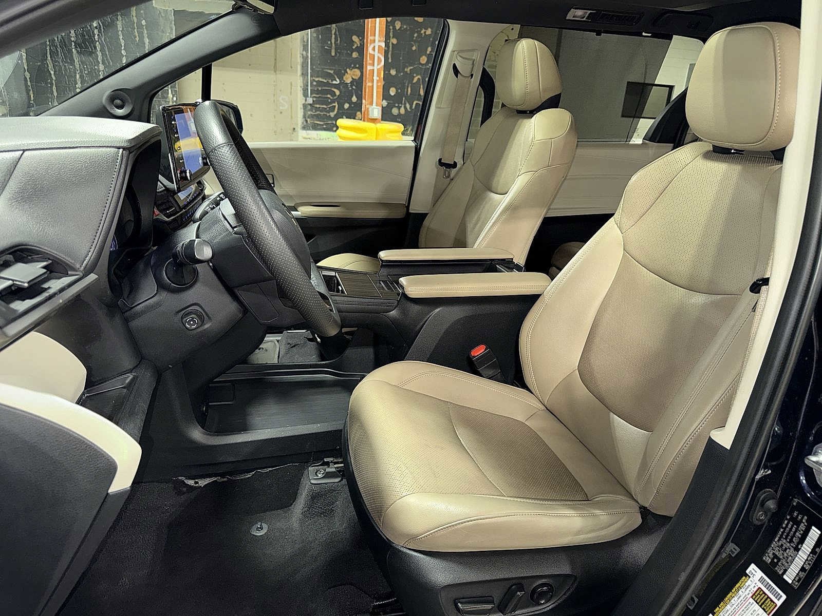 Thumbnail: 2023 Toyota Sienna - 15