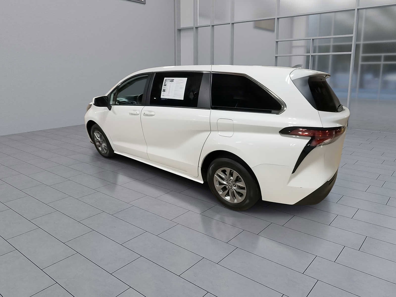 Thumbnail: 2022 Toyota Sienna - 6
