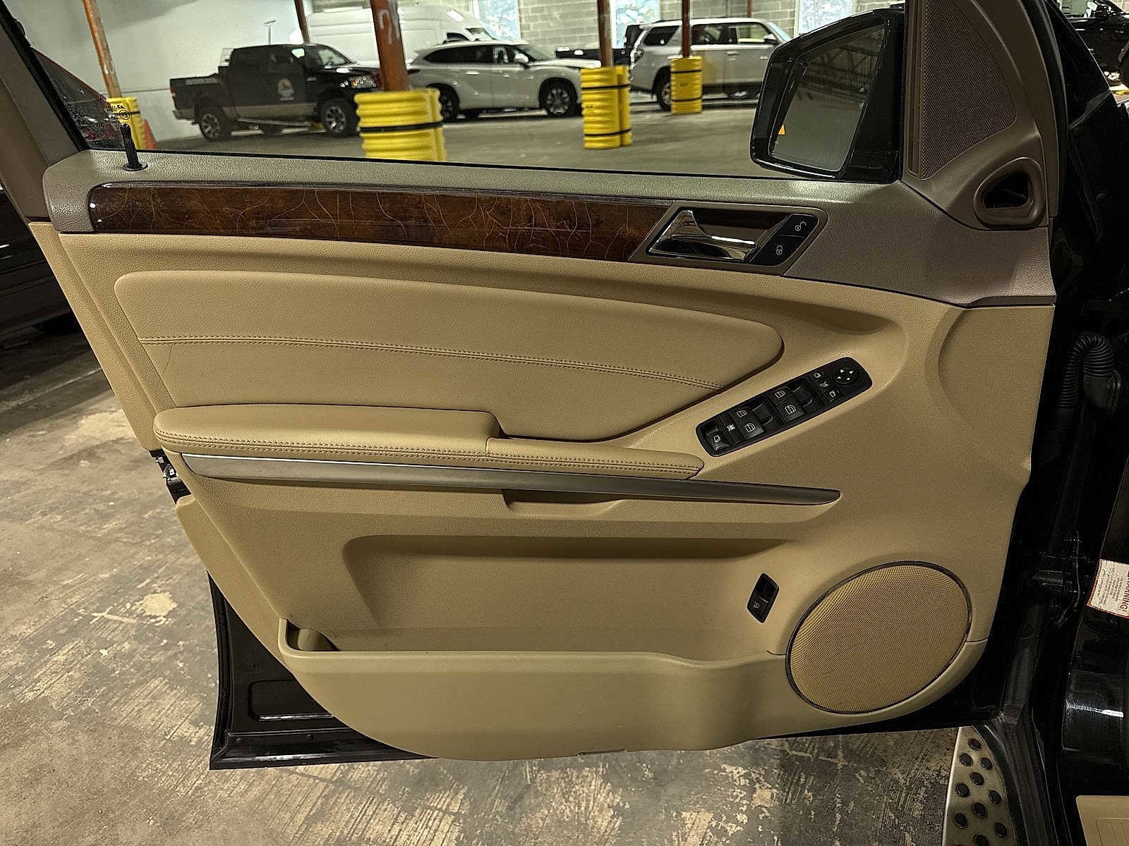 Thumbnail: 2011 Mercedes-Benz GL-Class - 33