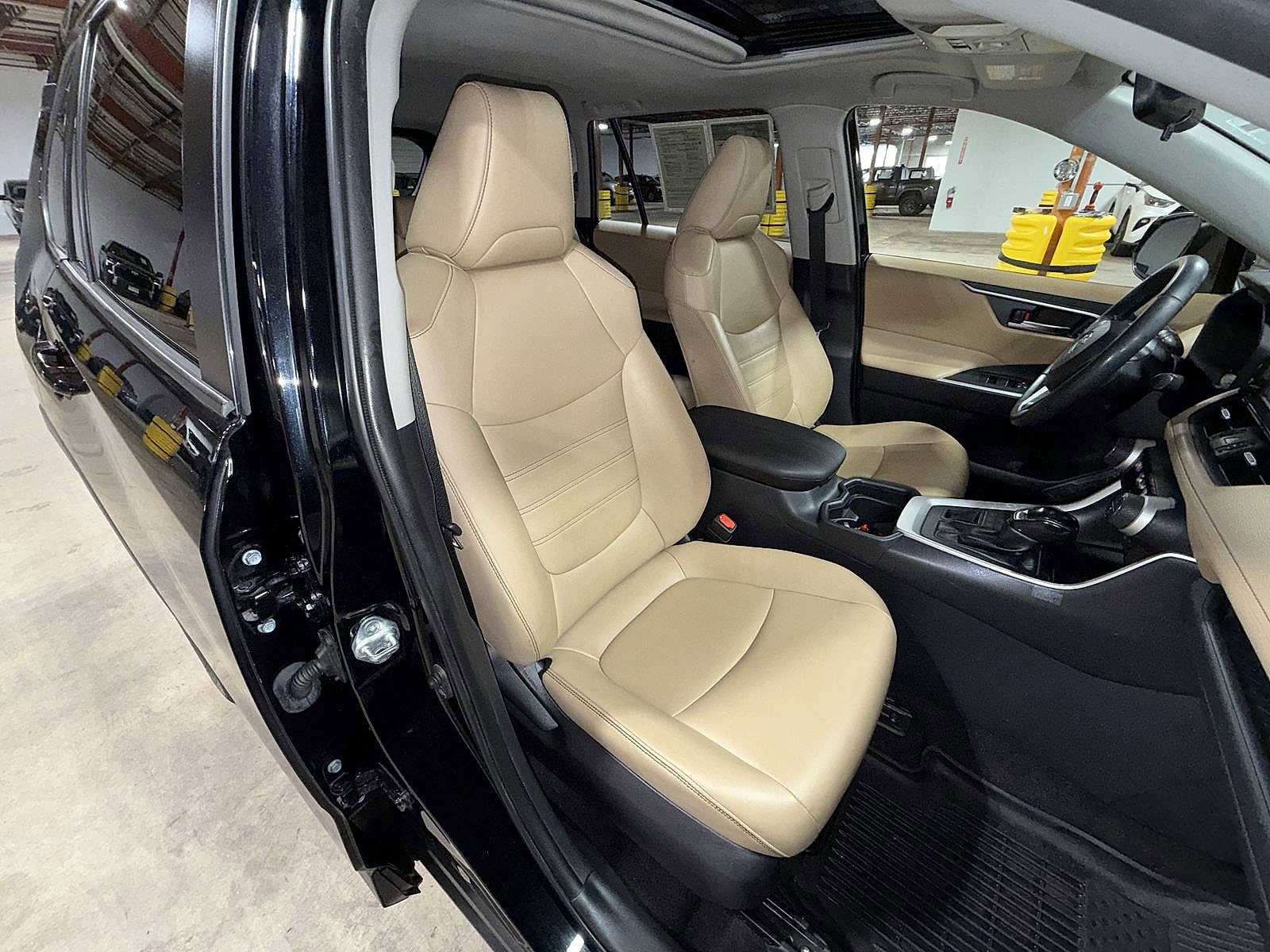 Thumbnail: 2019 Toyota RAV4 - 16