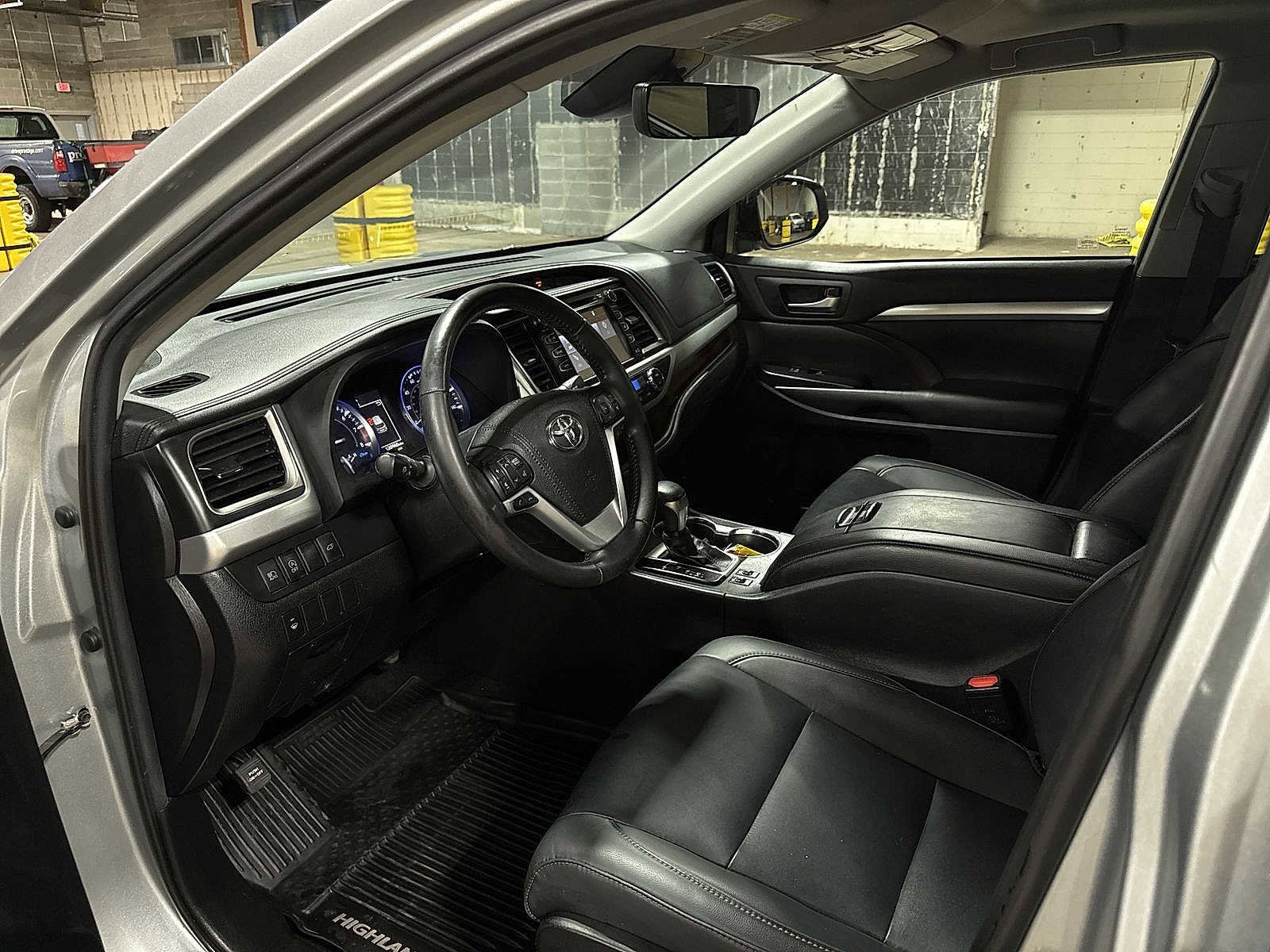 Thumbnail: 2019 Toyota Highlander - 30