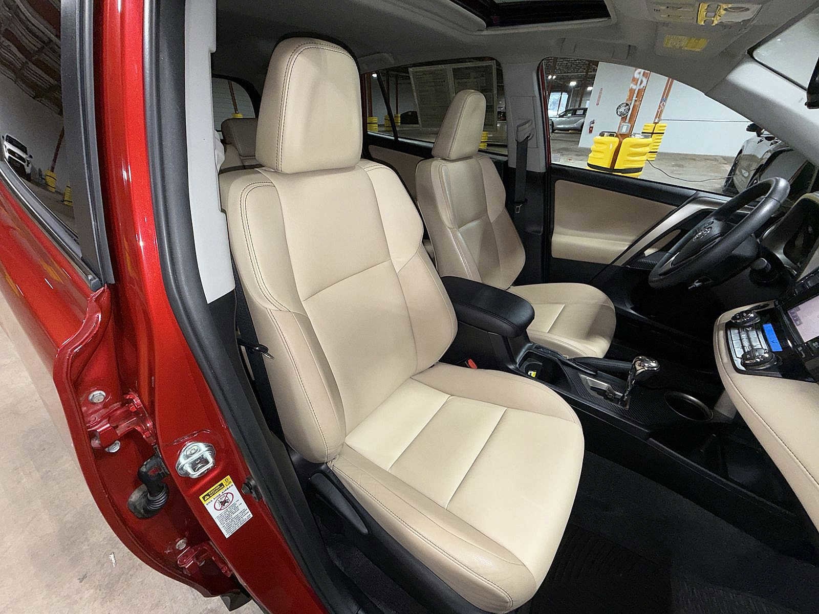 Thumbnail: 2015 Toyota RAV4 - 16