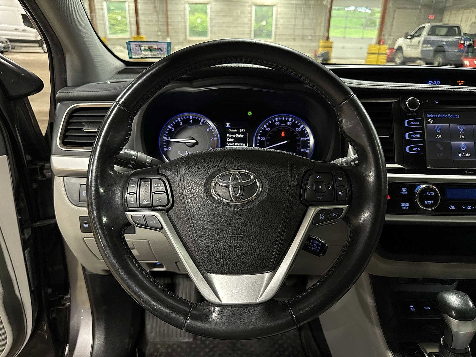 Thumbnail: 2019 Toyota Highlander - 18