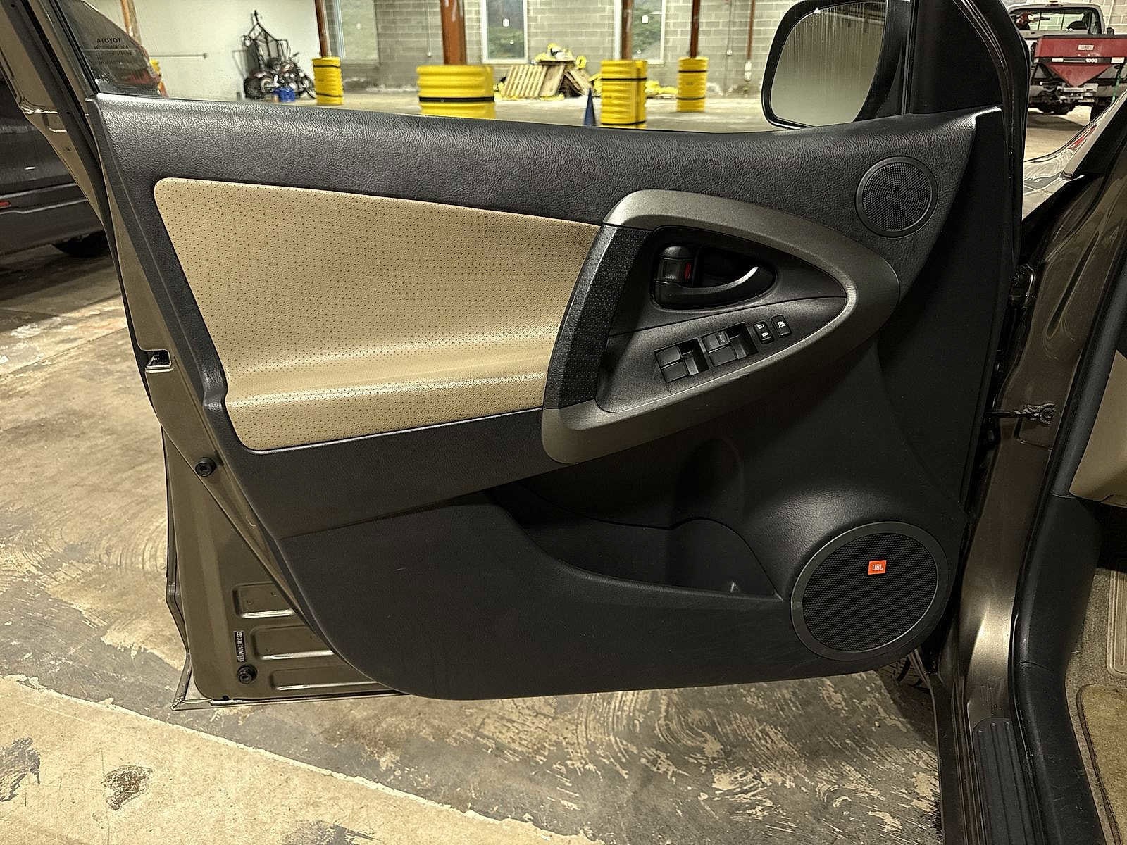 Thumbnail: 2009 Toyota RAV4 - 31