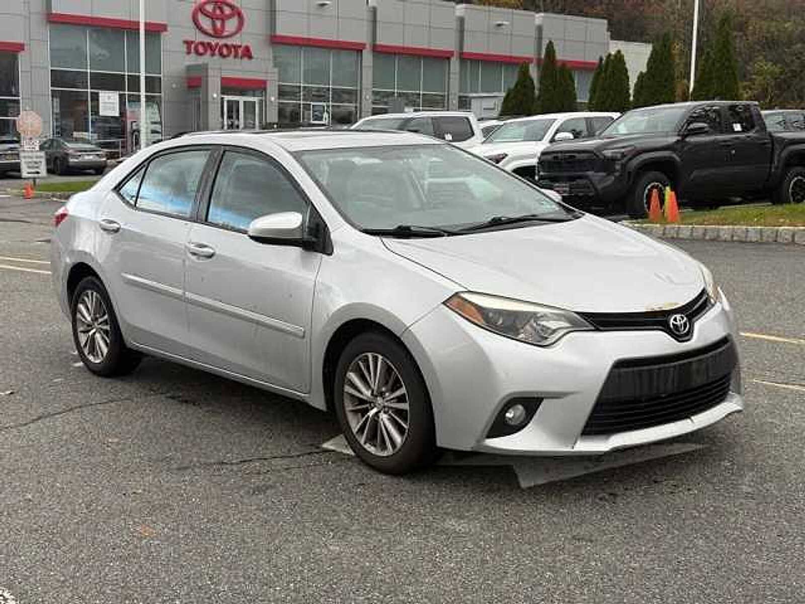 2014 Toyota Corolla LE Plus photo 3