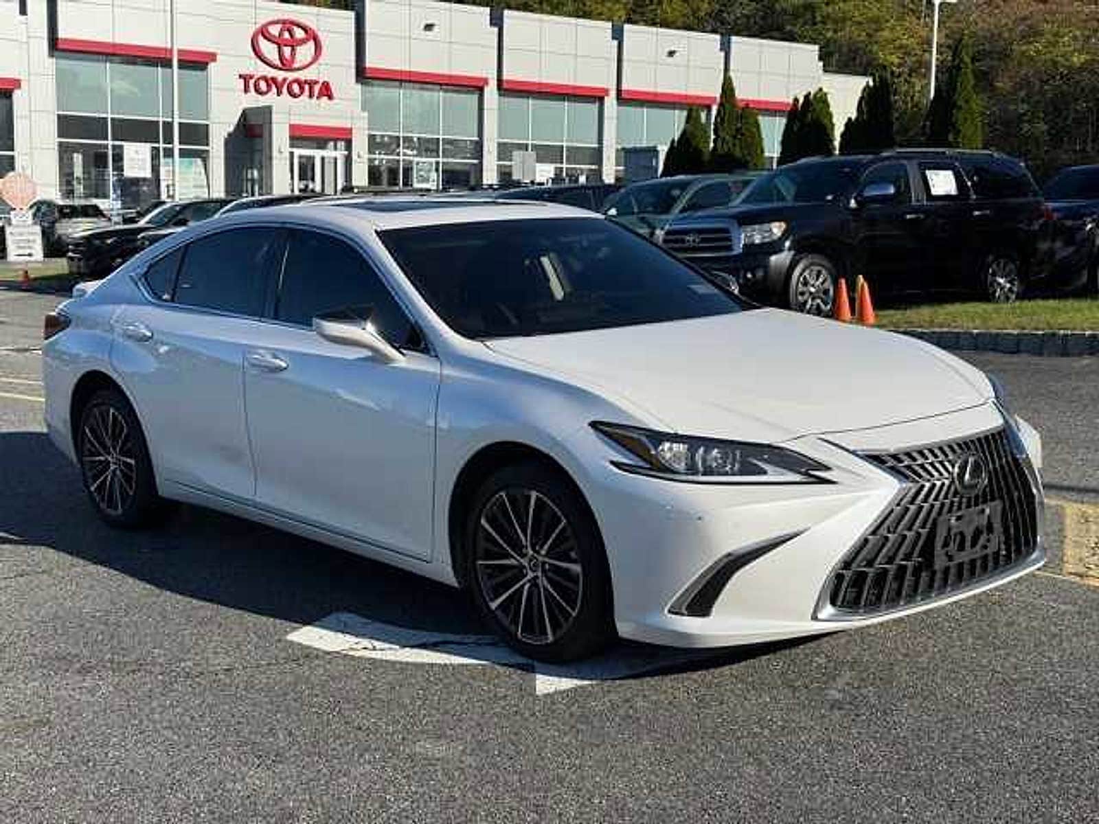 Thumbnail: 2023 Lexus ES - 3
