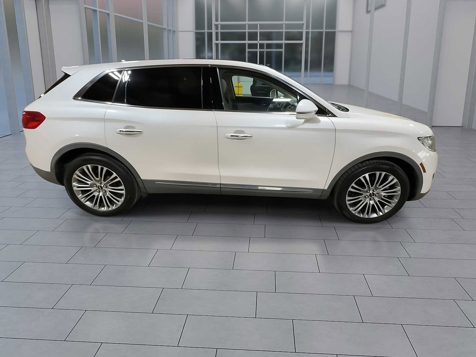 Thumbnail: 2016 Lincoln MKX - 9