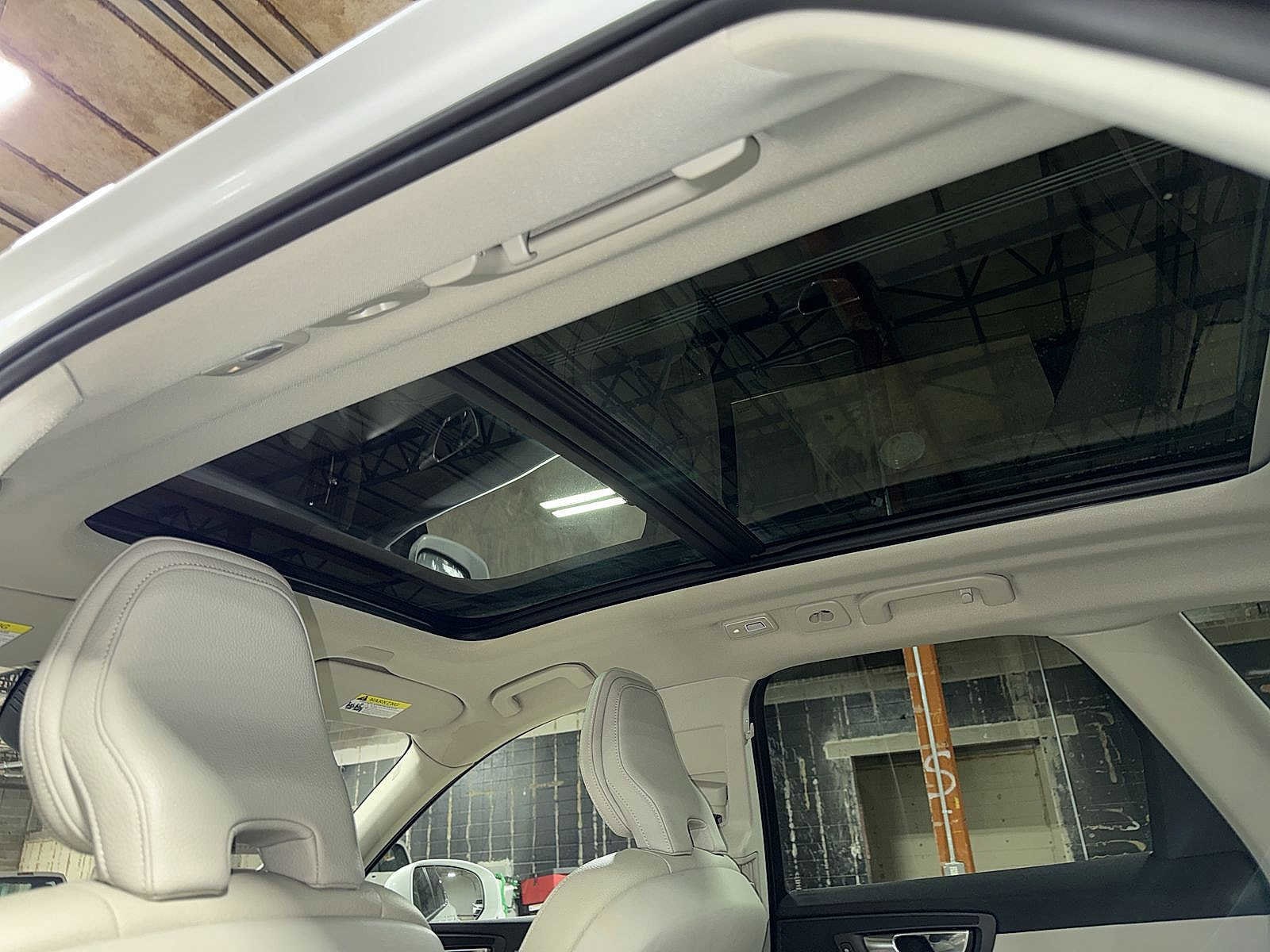 Thumbnail: 2023 Volvo XC60 - 25