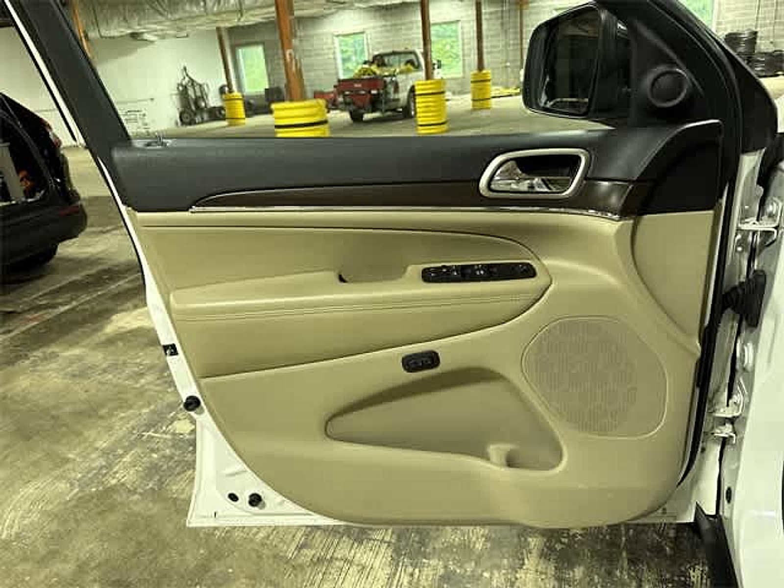 Thumbnail: 2016 Jeep Grand Cherokee - 49