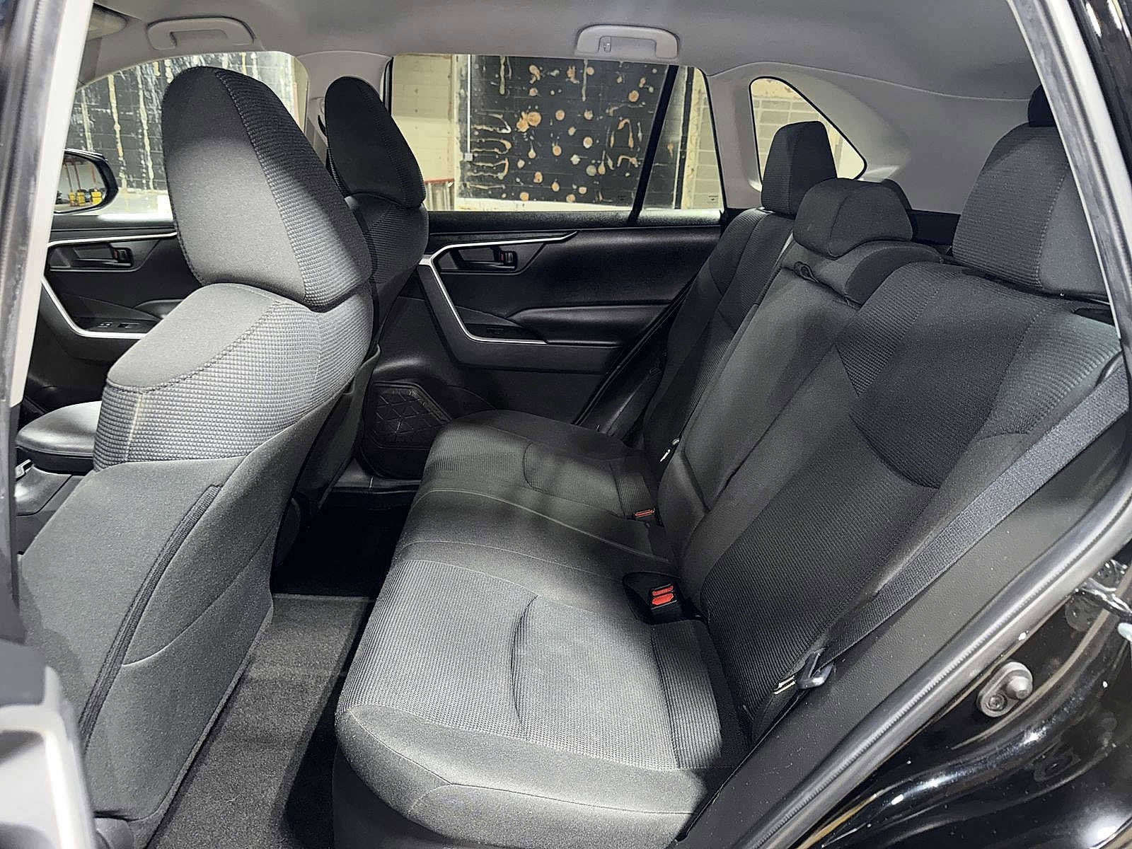 Thumbnail: 2022 Toyota RAV4 - 17