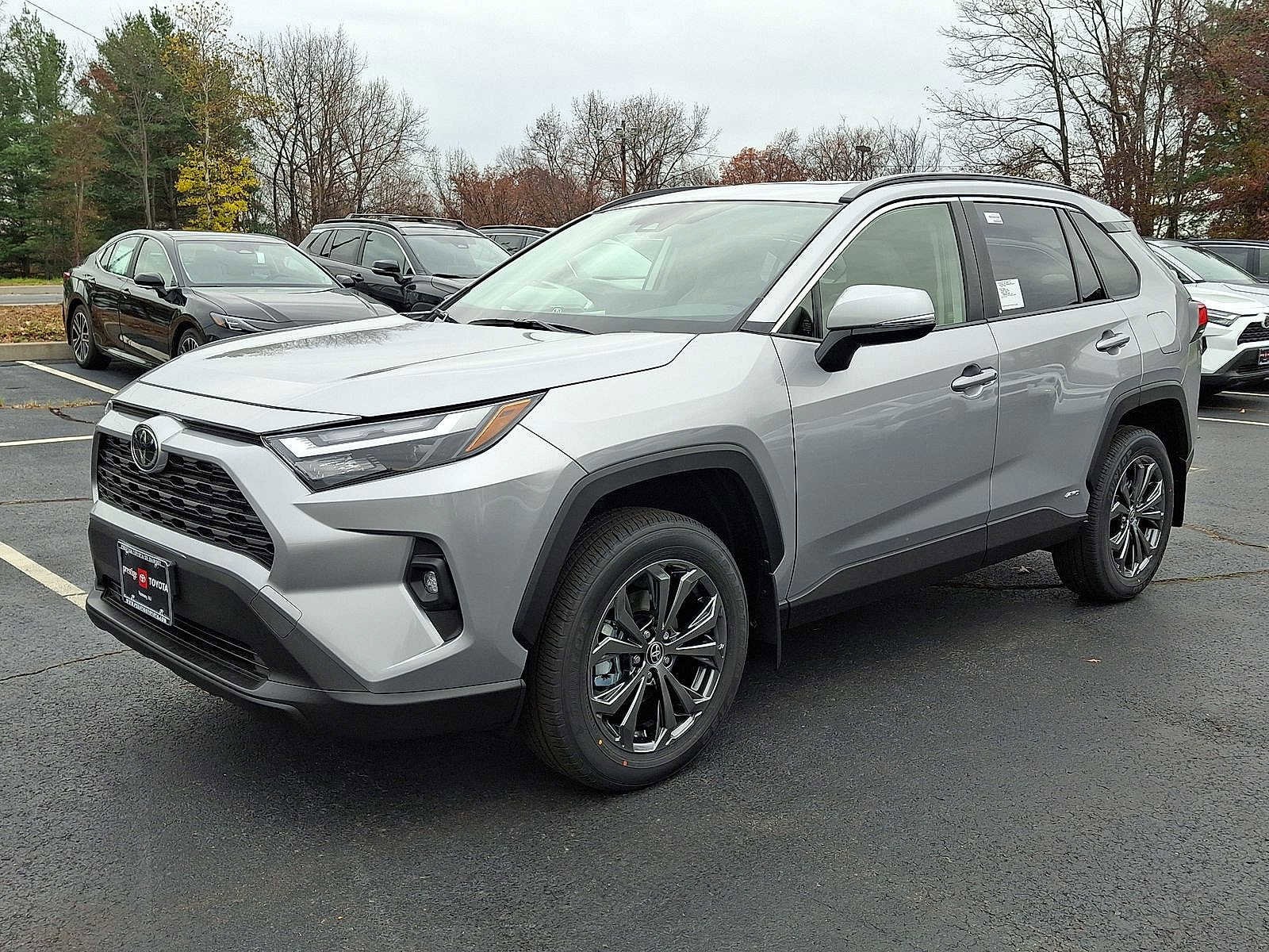 Thumbnail: 2025 Toyota RAV4 - 10