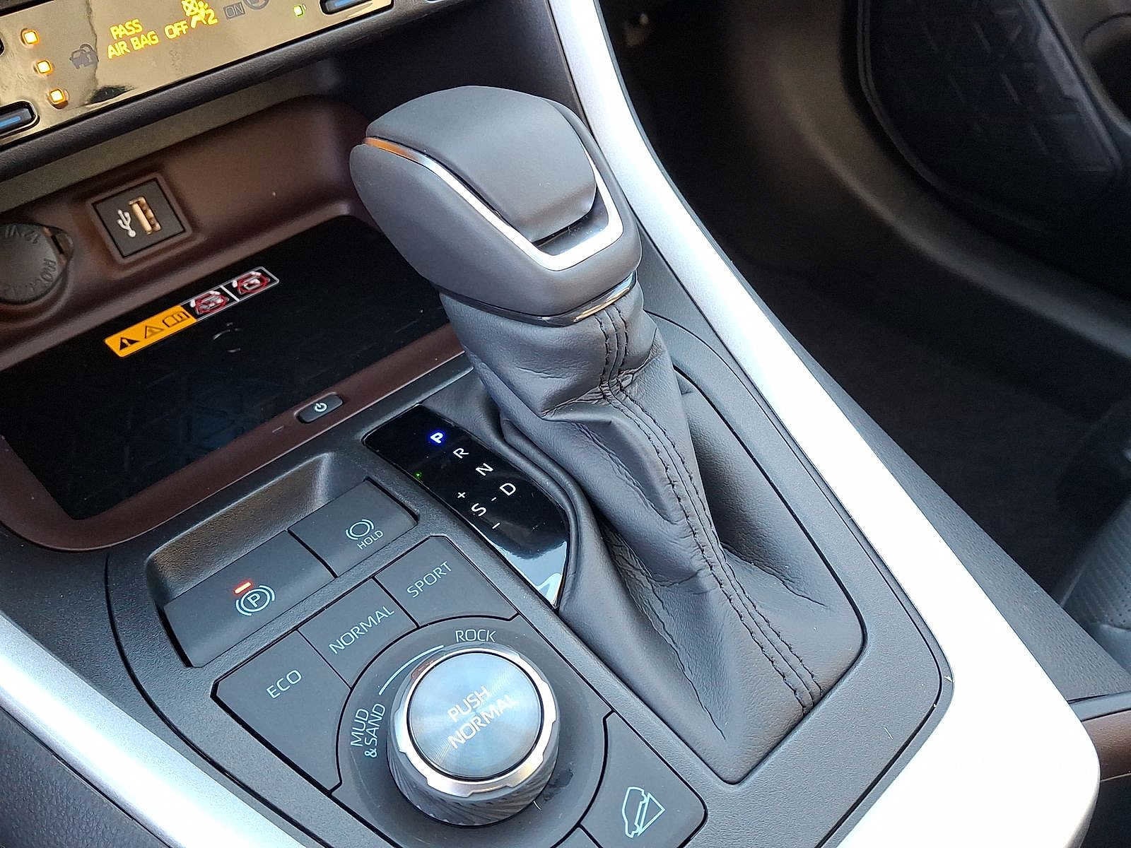 Thumbnail: 2025 Toyota RAV4 - 15