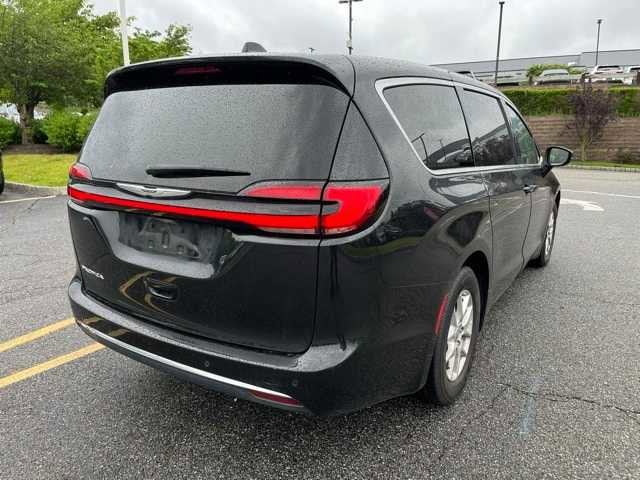 2023 Chrysler Pacifica Touring L 4