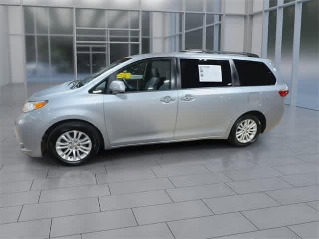 Thumbnail: 2015 Toyota Sienna - 6
