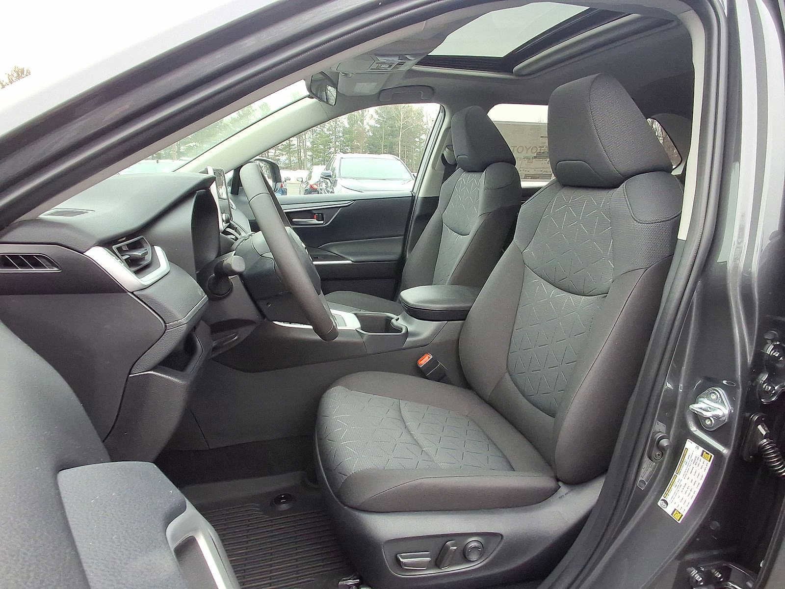 Thumbnail: 2025 Toyota RAV4 - 20