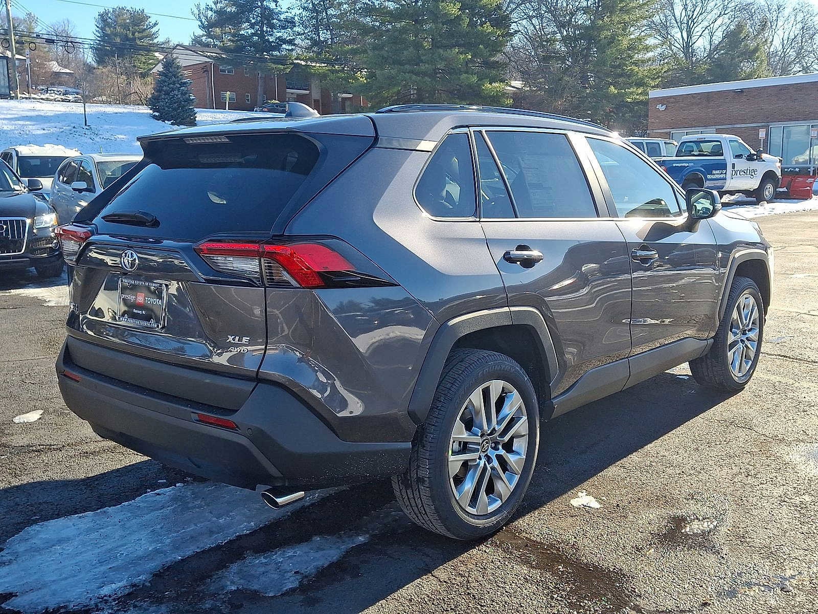 Thumbnail: 2025 Toyota RAV4 - 12