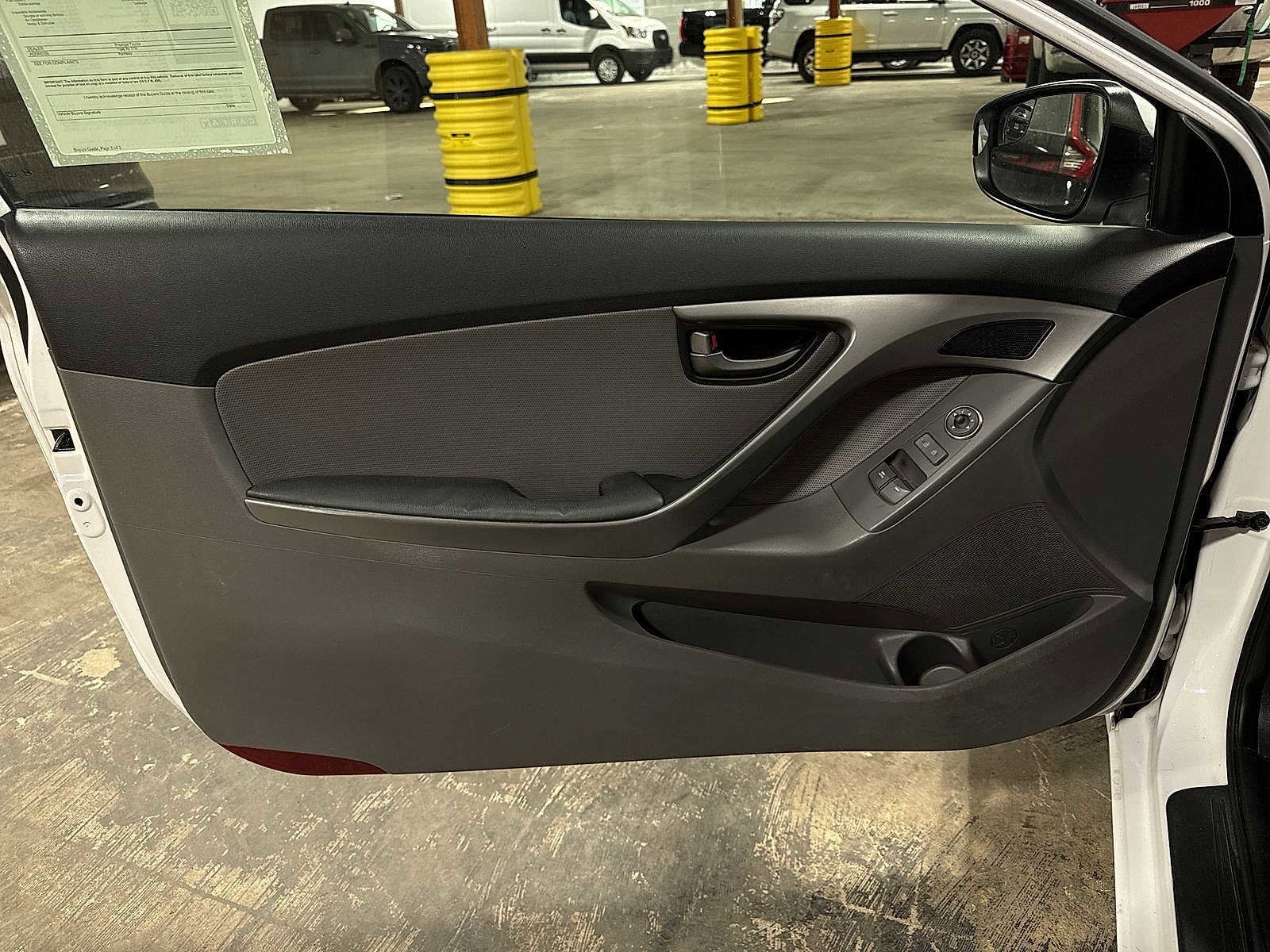 Thumbnail: 2014 Hyundai Elantra - 27