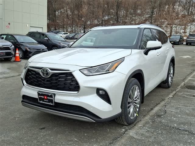 2026 Toyota Highlander Platinum's photo