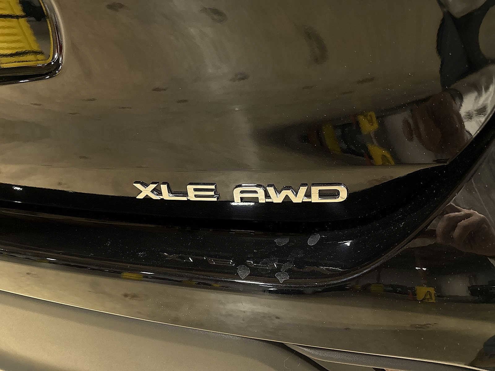 Thumbnail: 2023 Toyota Highlander - 28