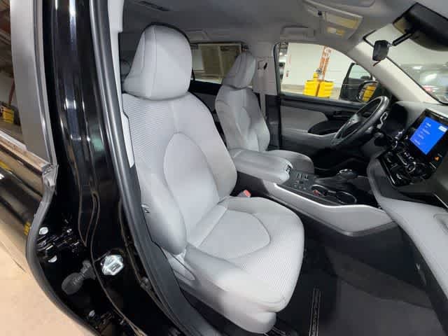 Thumbnail: 2024 Toyota Highlander - 16