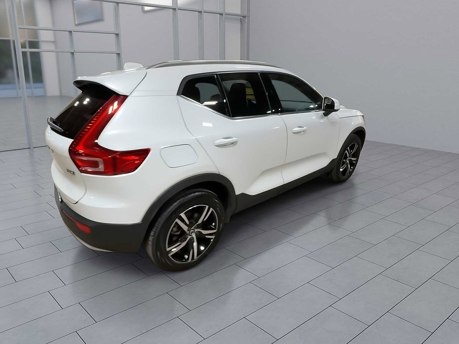 Thumbnail: 2023 Volvo XC40 - 8