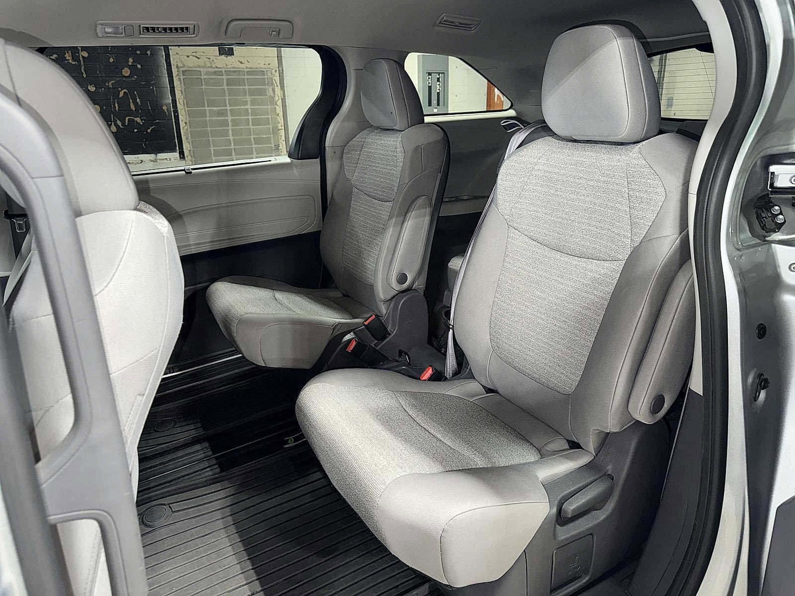 Thumbnail: 2021 Toyota Sienna - 17