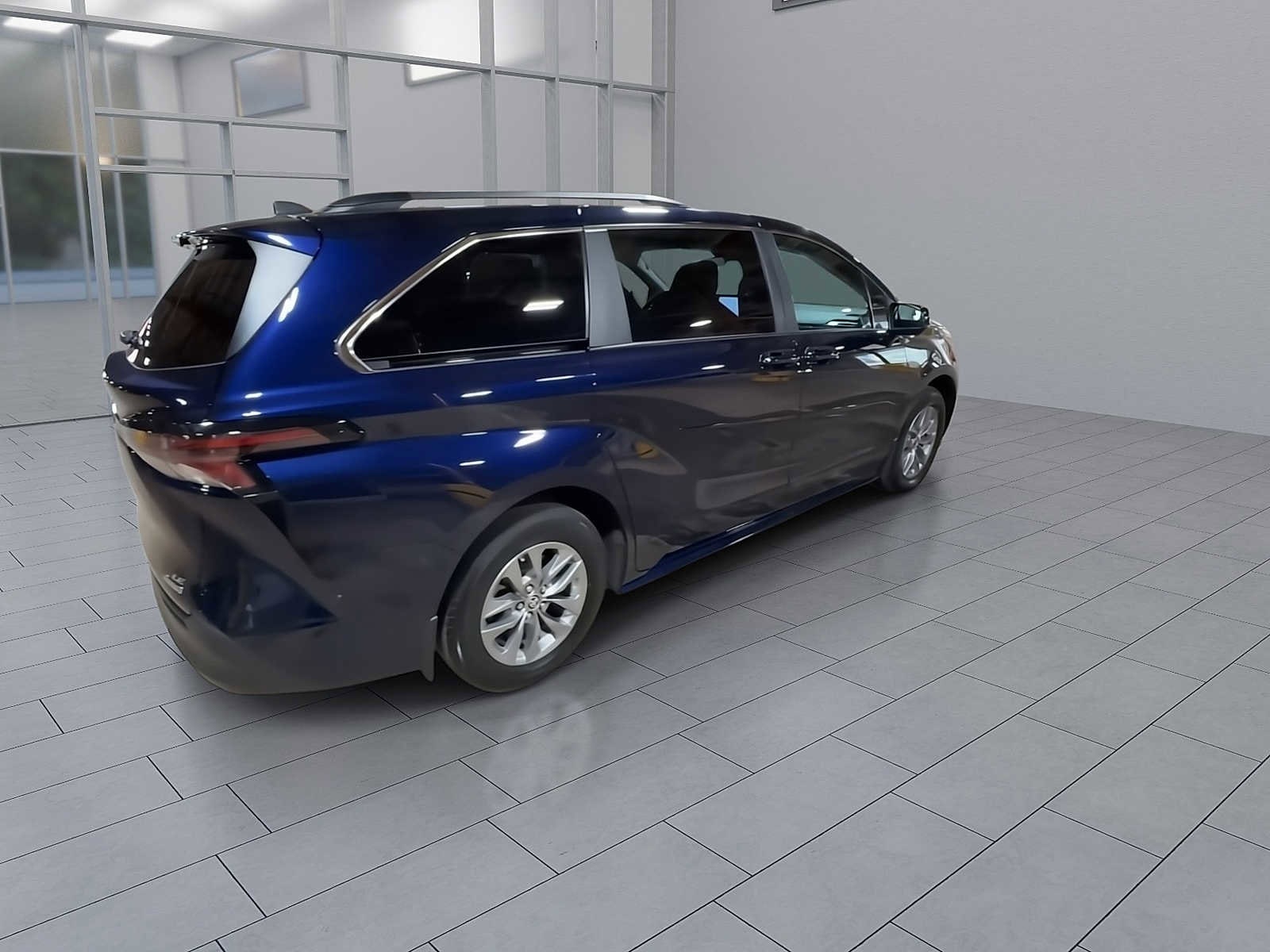 Thumbnail: 2023 Toyota Sienna - 8