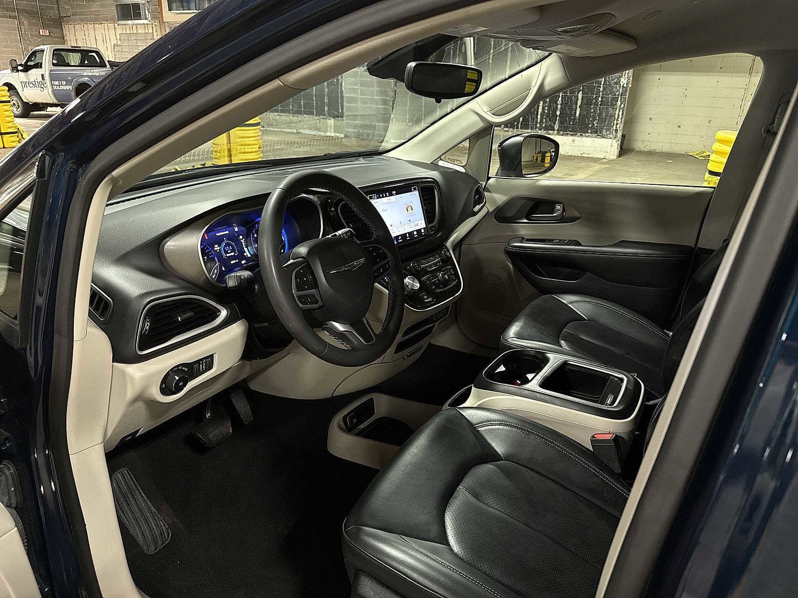 Thumbnail: 2023 Chrysler Pacifica - 27