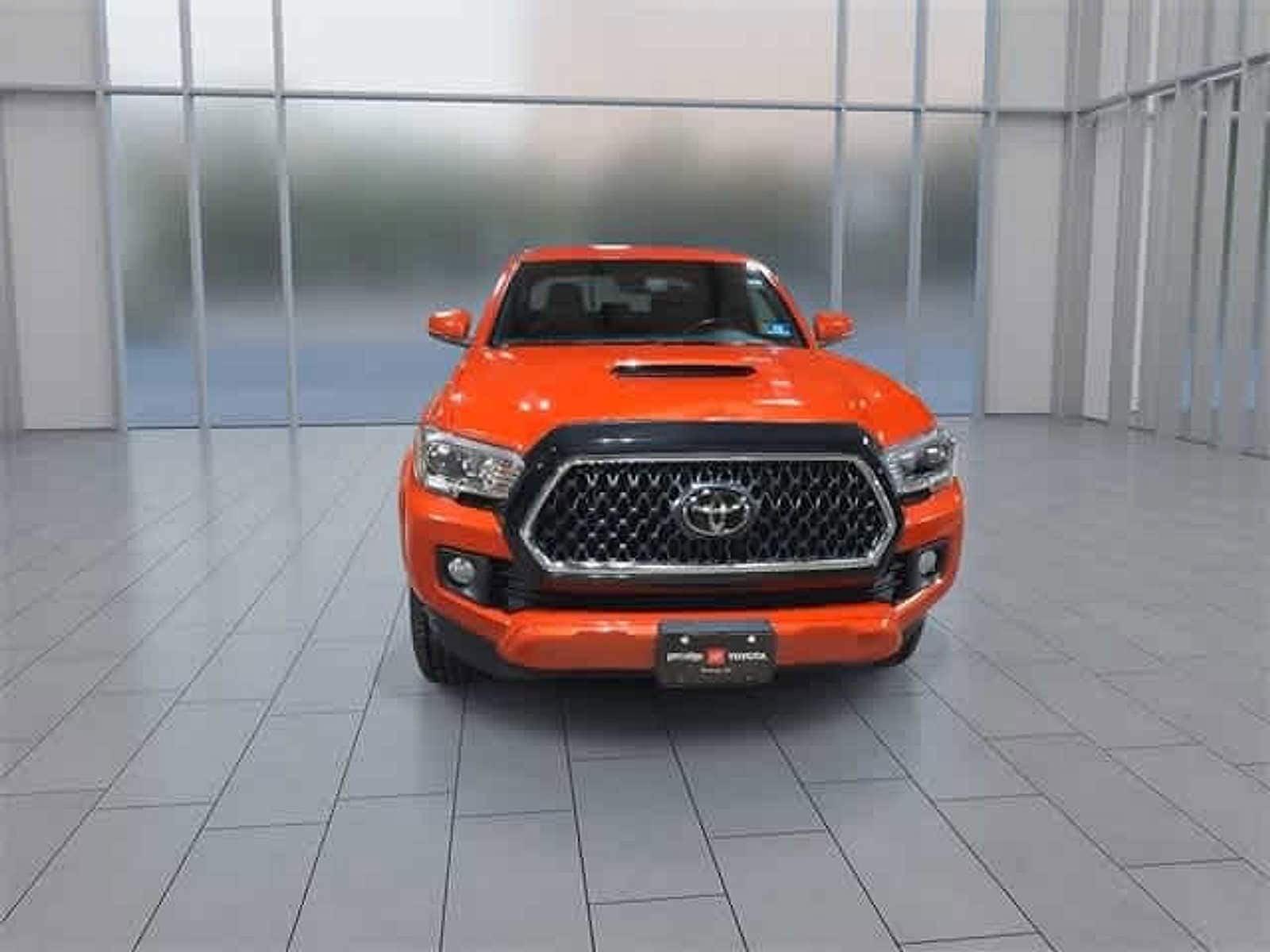 Thumbnail: 2018 Toyota Tacoma - 3