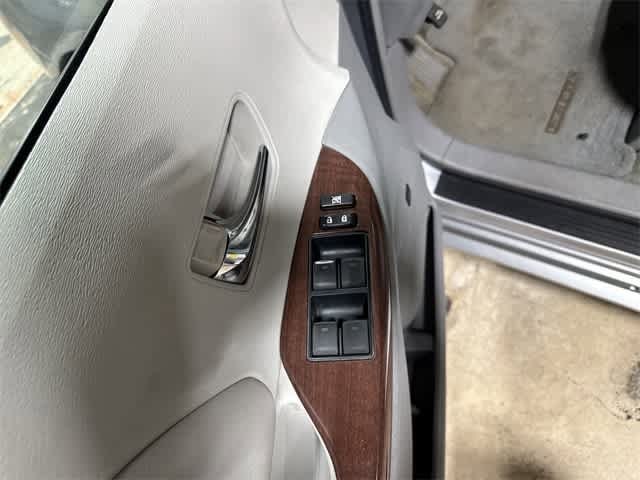 Thumbnail: 2011 Toyota Sienna - 23