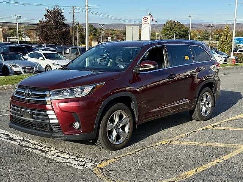 Used 2017 Toyota Highlander Limited V6 SUV