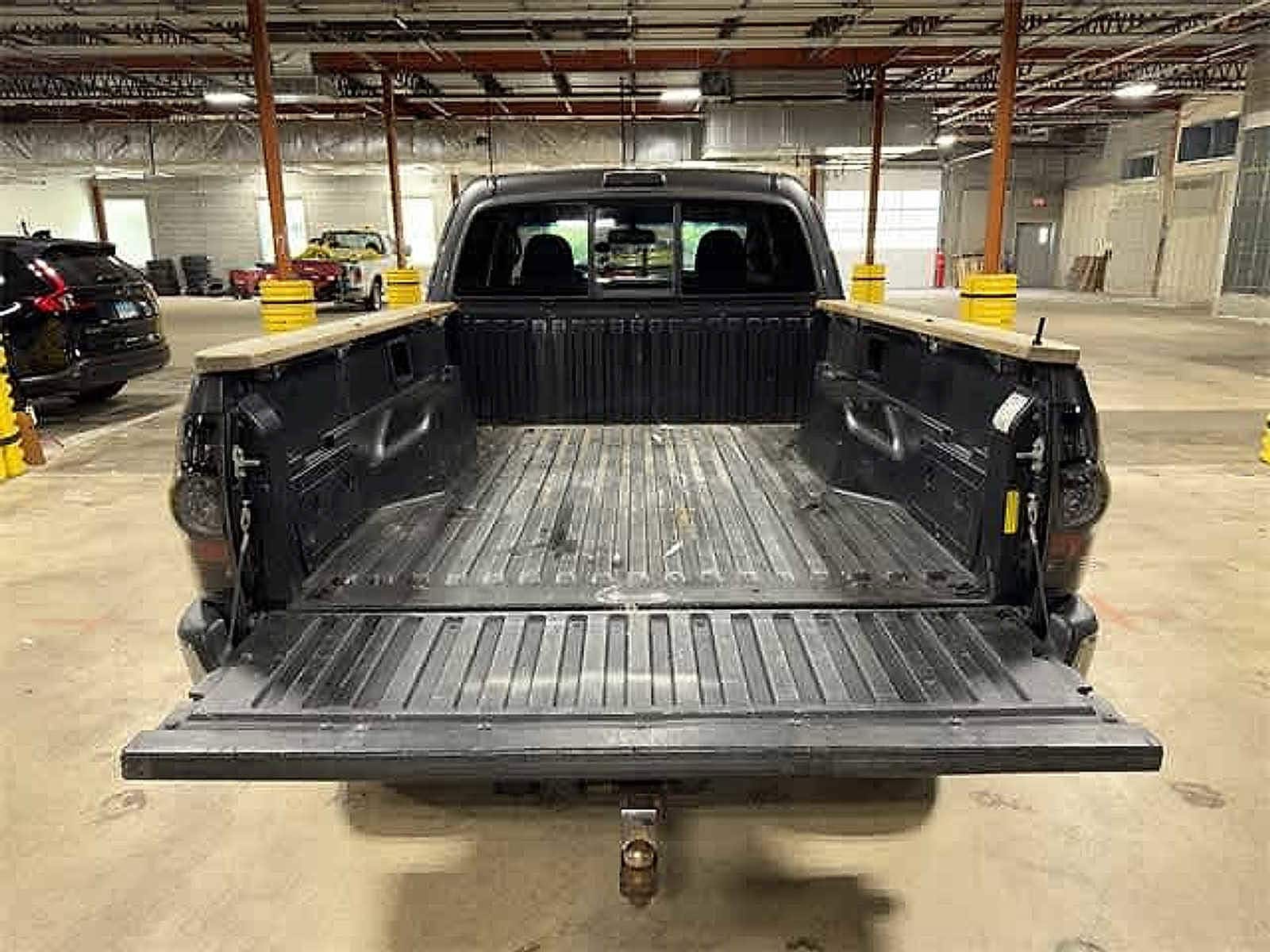 Thumbnail: 2011 Toyota Tacoma - 17