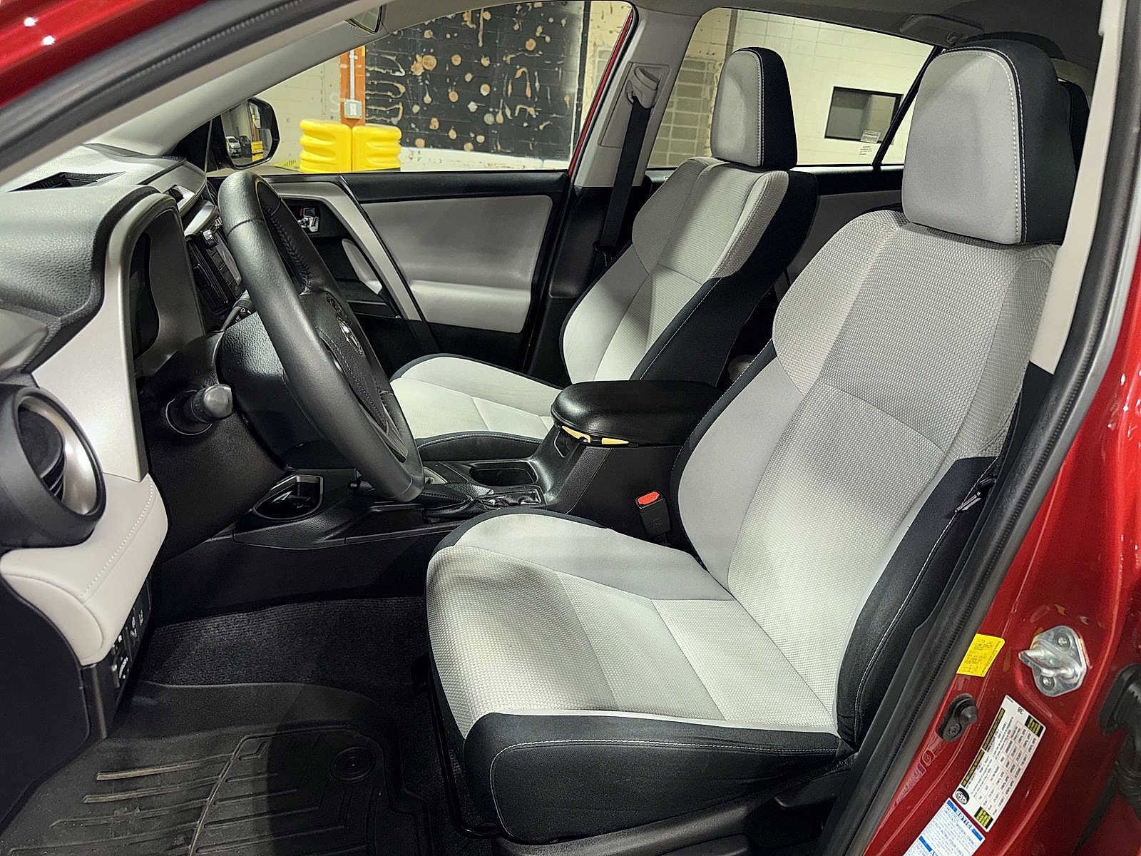 Thumbnail: 2017 Toyota RAV4 - 15