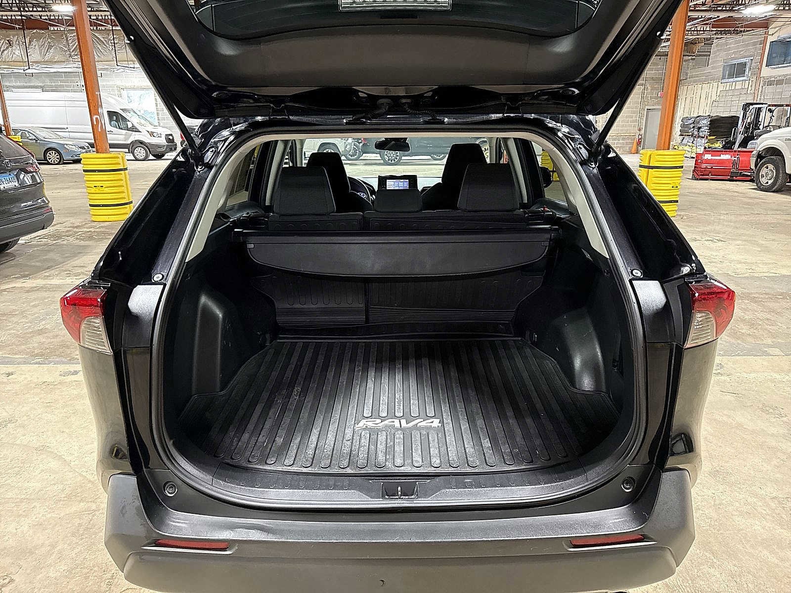 Thumbnail: 2019 Toyota RAV4 - 11