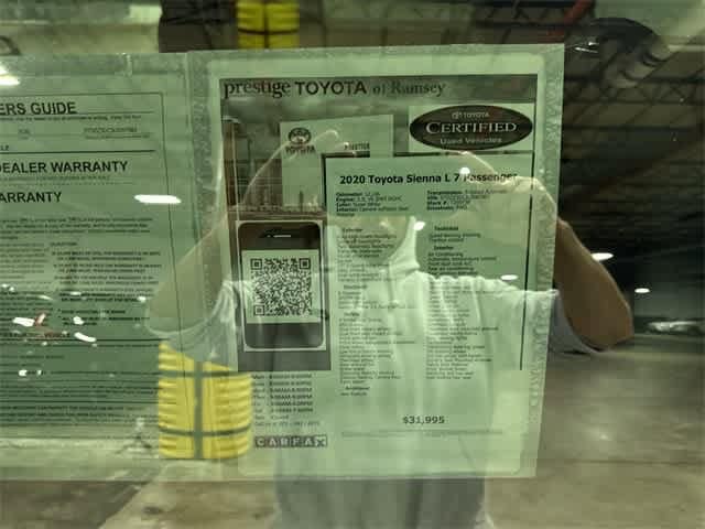2020 Toyota Sienna SE 13