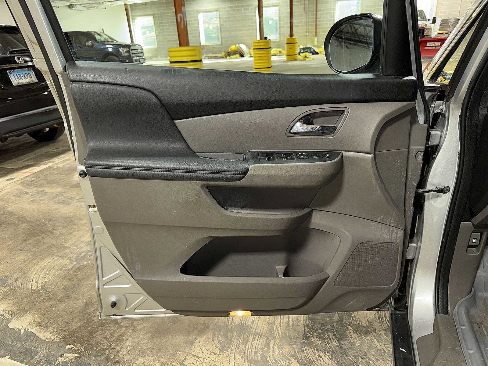 Thumbnail: 2015 Honda Odyssey - 30