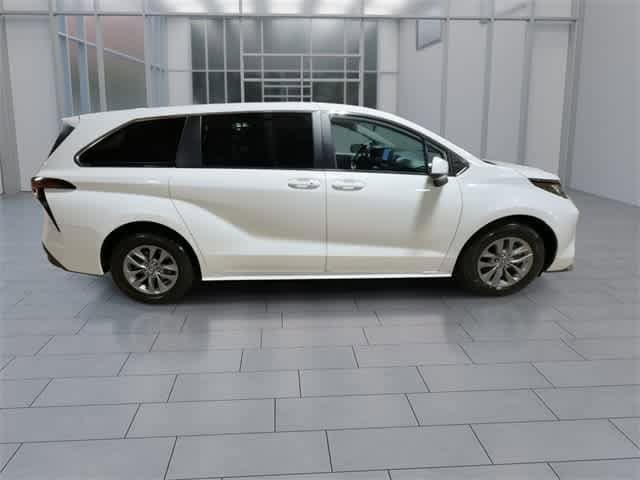 Thumbnail: 2022 Toyota Sienna - 9