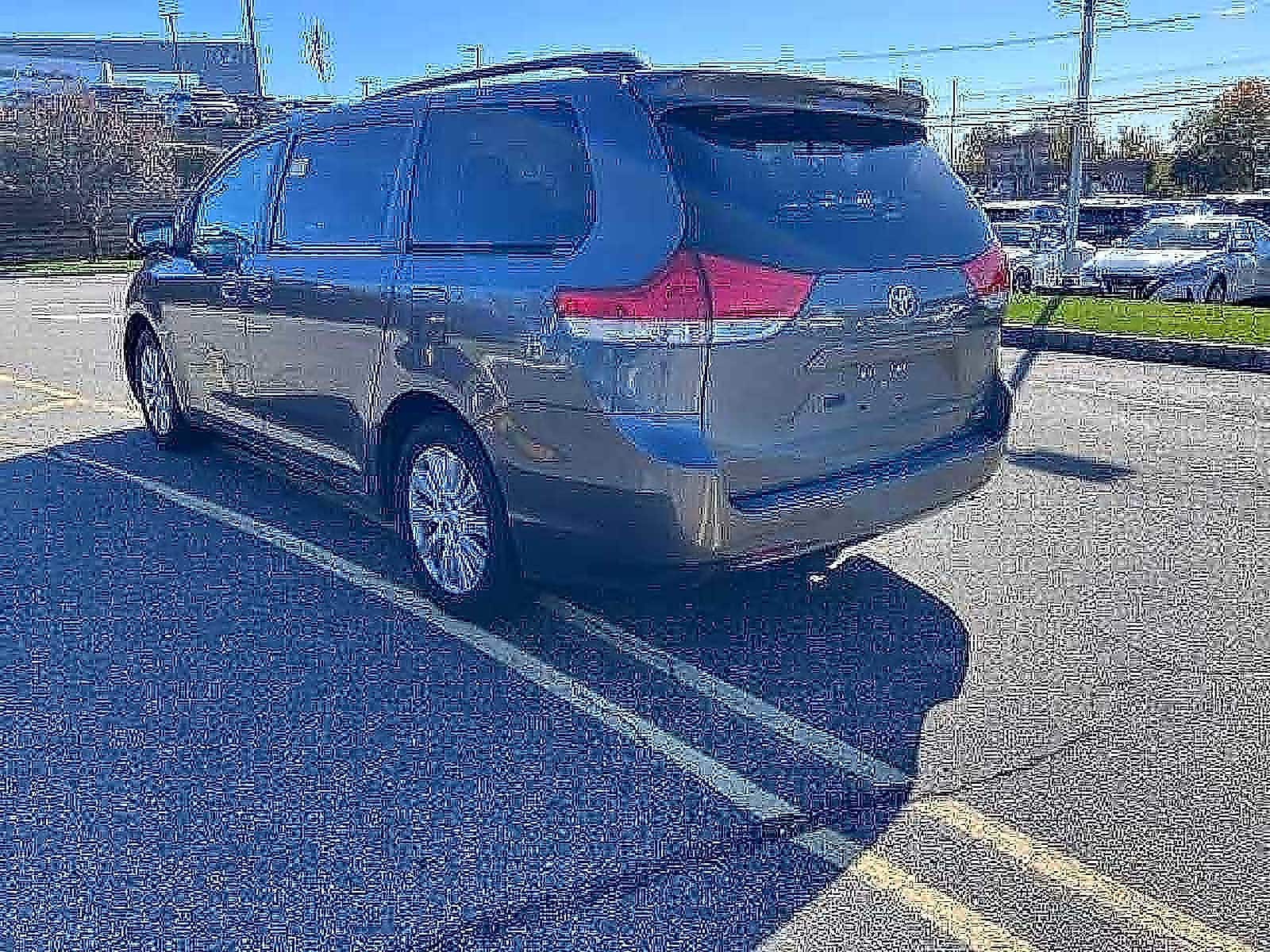 Thumbnail: 2013 Toyota Sienna - 6