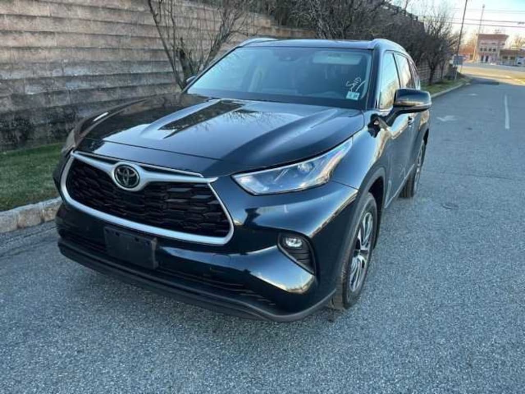 Used 2022 Toyota Highlander XLE SUV