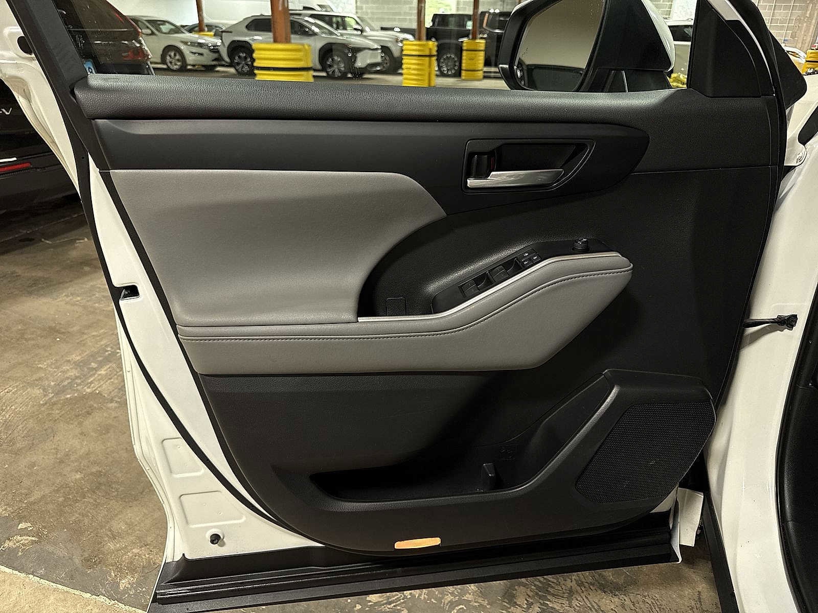 Thumbnail: 2021 Toyota Highlander - 31