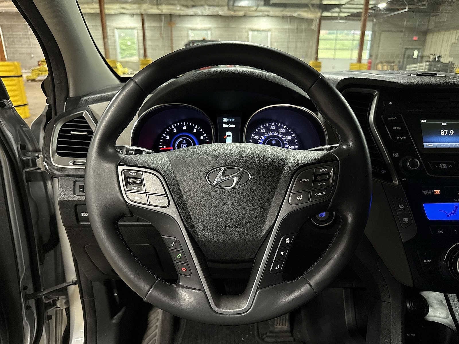 Thumbnail: 2016 Hyundai Santa Fe - 18