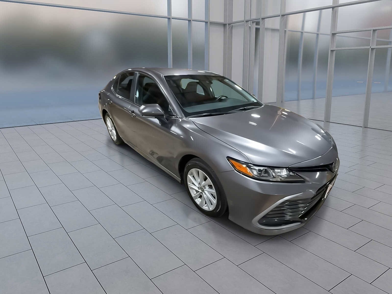 2022 Toyota Camry LE photo 3