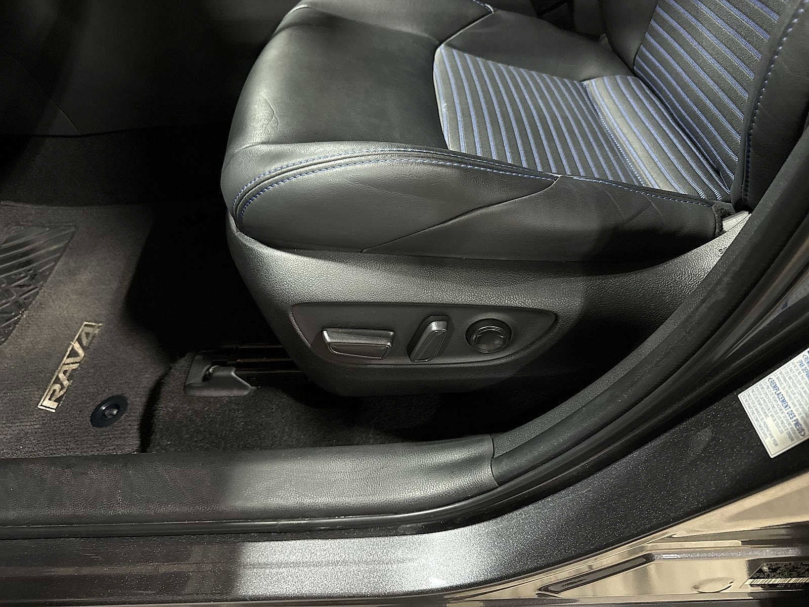 Thumbnail: 2022 Toyota RAV4 - 23