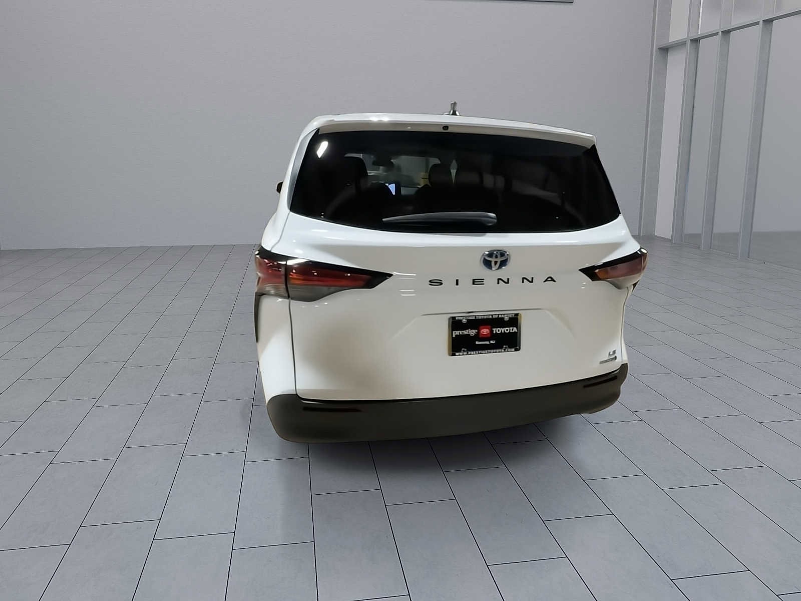 Thumbnail: 2022 Toyota Sienna - 7