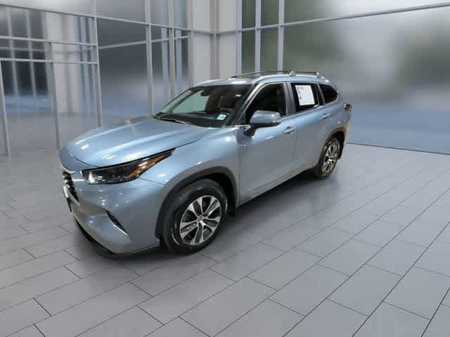 Thumbnail: 2023 Toyota Highlander - 4