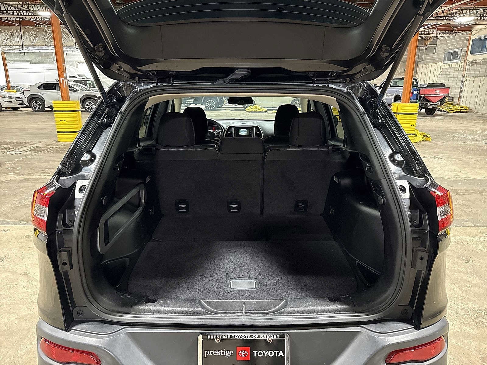 Thumbnail: 2015 Jeep Cherokee - 11