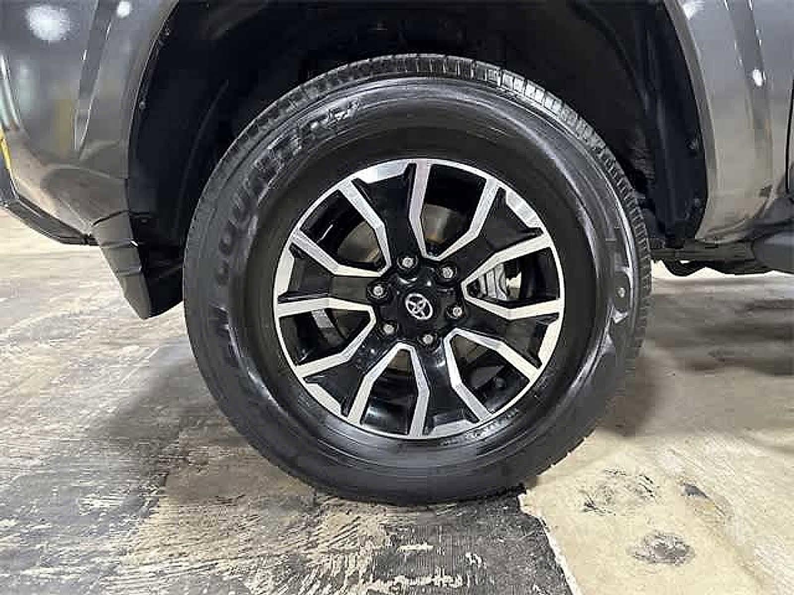 Thumbnail: 2022 Toyota Tacoma - 32